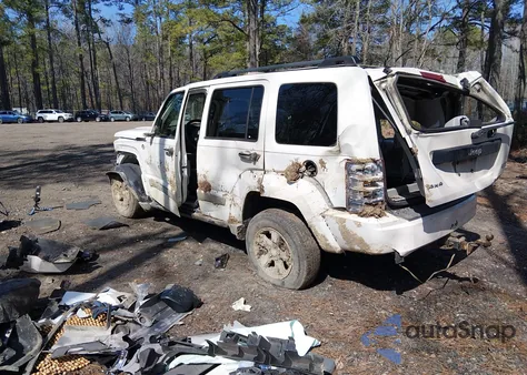 2008 Jeep Liberty Sport z USA, uszkodzony, nr VIN 1J8GN28K78W103113